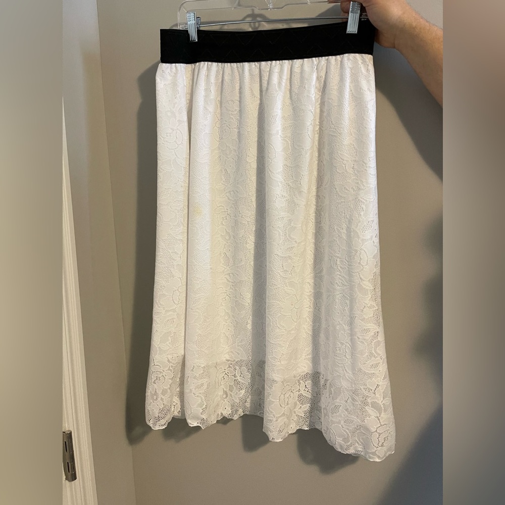 LuLaRoe White lace with black elastic band “Lola” skirt. Only worn once or twice